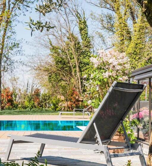 تختخواب و صبحانه Royal Suite Parma Con Piscine Calda E Fredda