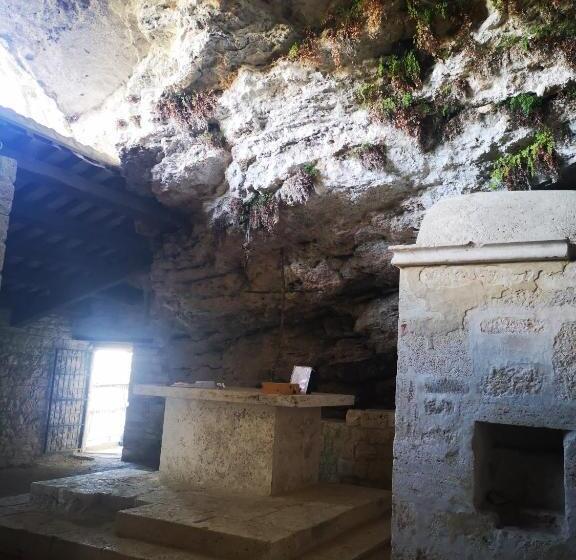 تختخواب و صبحانه Sor Mimi