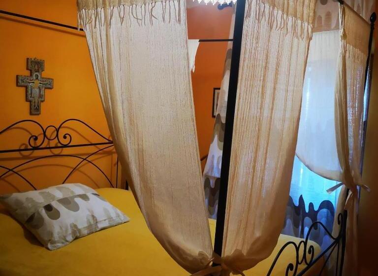 تختخواب و صبحانه Sor Mimi