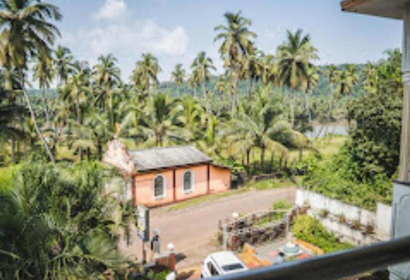 בית מלון כפרי Dhanashree Riverview  Goa