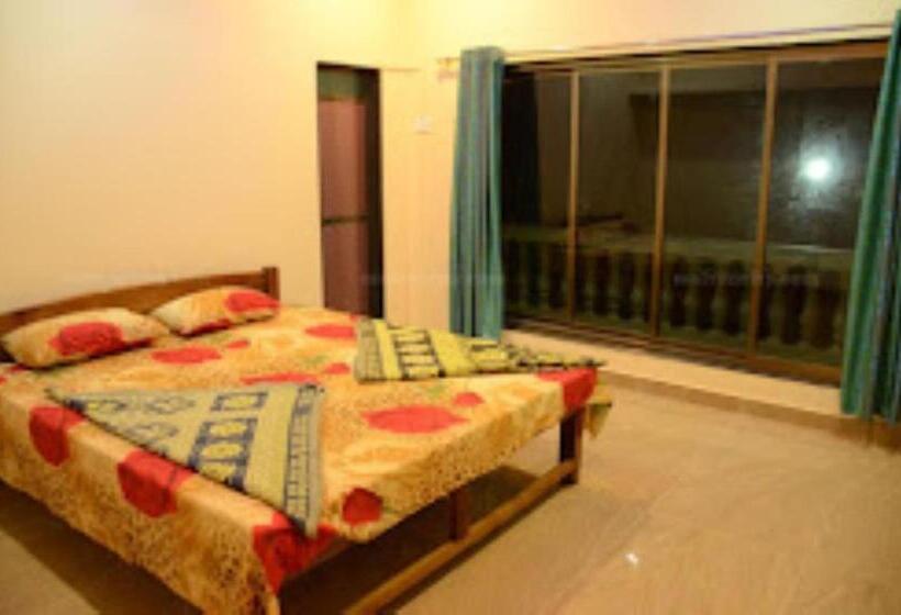 ホテル Aaichchha Nyahari Niwas Malvan