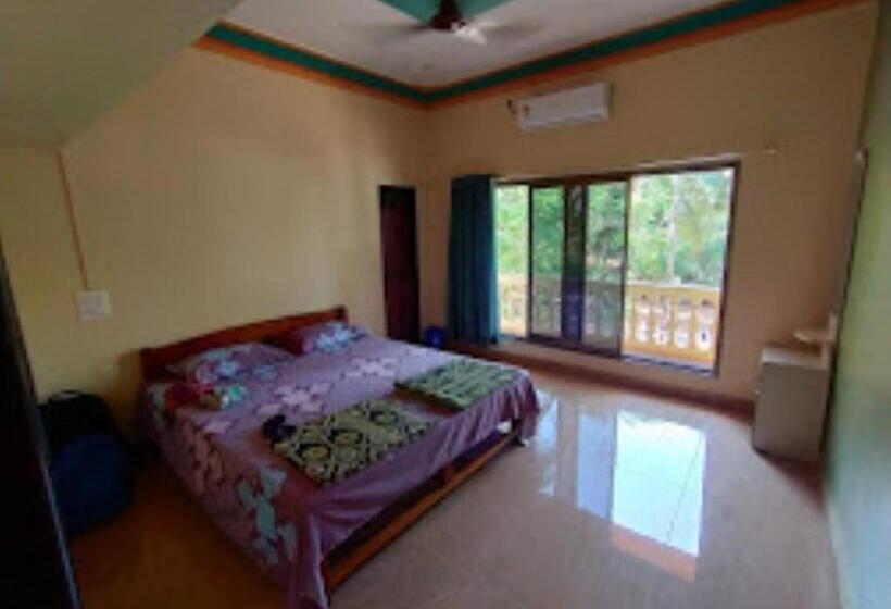 Hotel Aaichchha Nyahari Niwas Malvan