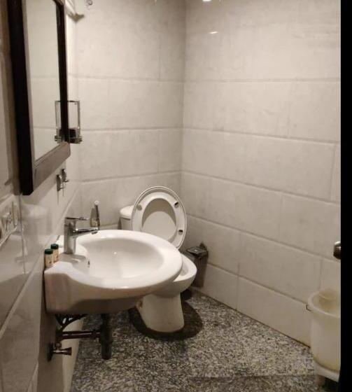 בית מלון כפרי Abinandan Inn