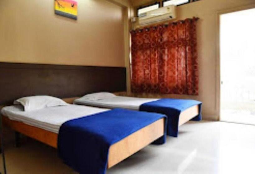 בית מלון כפרי Ashray Residency, Sangli