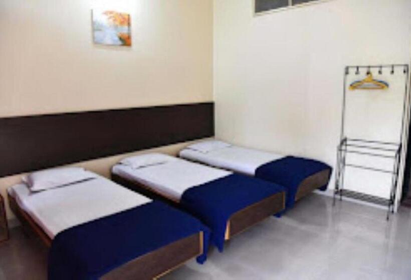 בית מלון כפרי Ashray Residency, Sangli