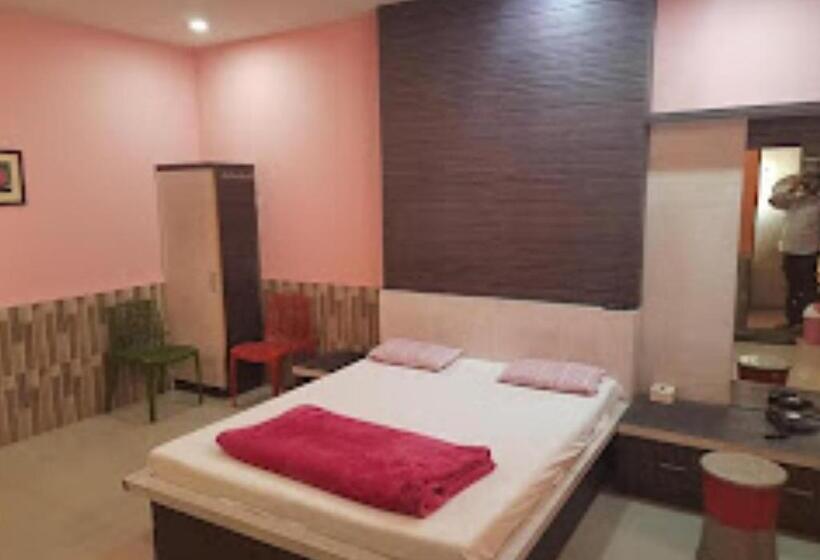 호텔 Bhaktavatsal Tuljapur