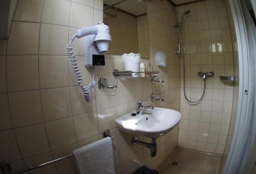 هتل Boat Allure Groningen