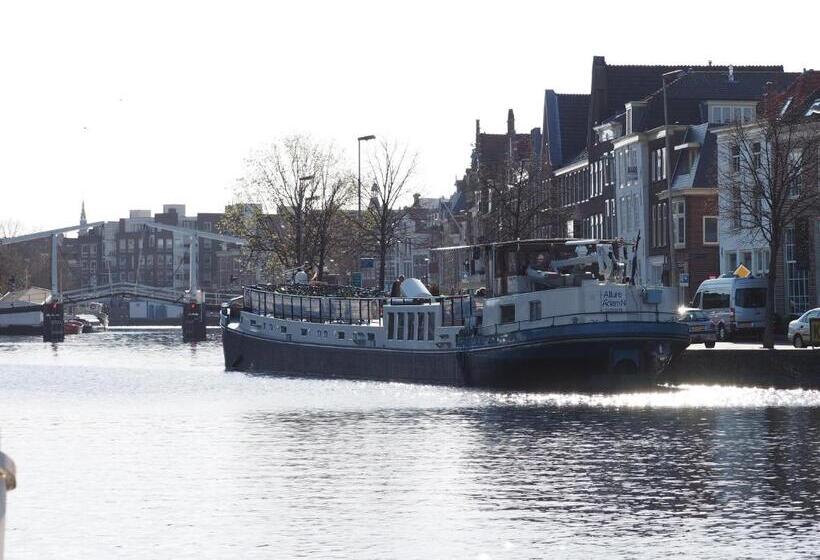 هتل Boat Allure Groningen
