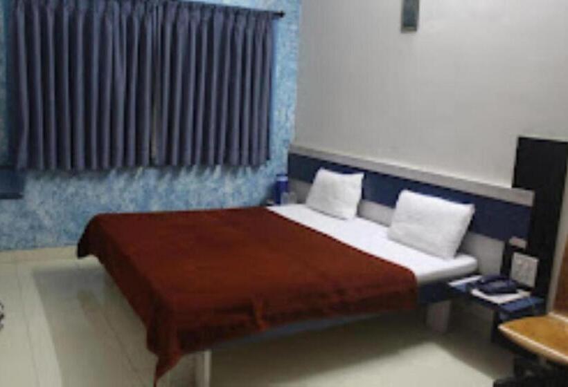 فندق Cool Palace, Nashik