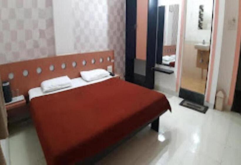 فندق Cool Palace, Nashik