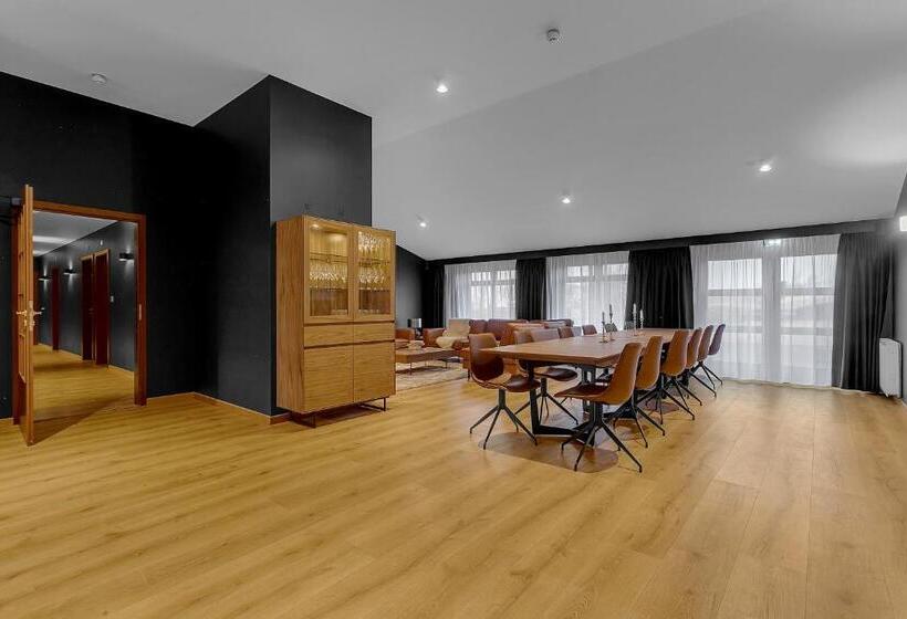 هتل Tindasel Lodge