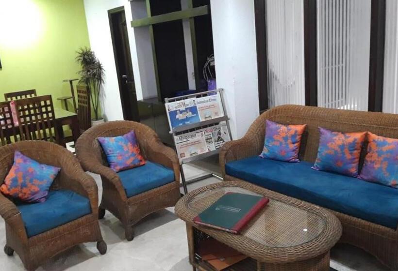 בית מלון כפרי Divine Admire Opp Gurudwara Sahib In Taimoor Nagar Friends Colony