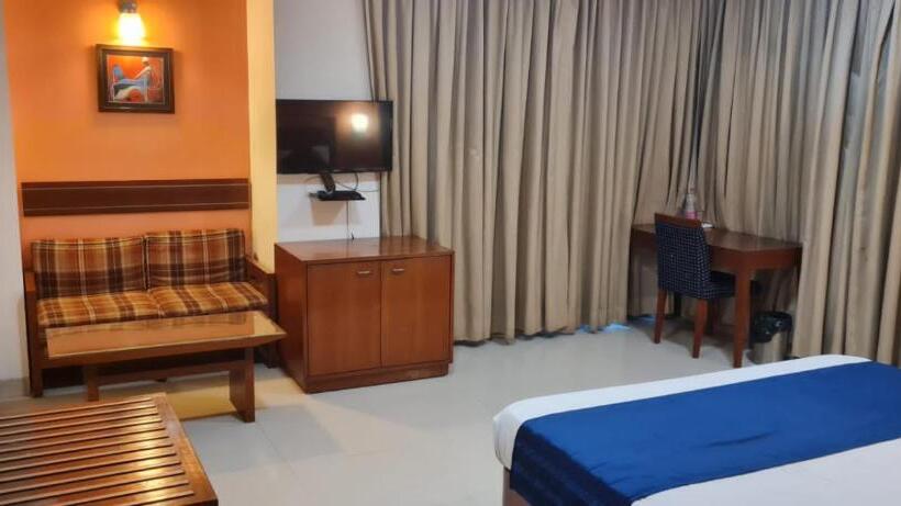 Hotel Divine Admire Opp Gurudwara Sahib In Taimoor Nagar Friends Colony