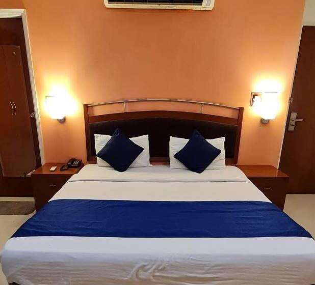 Hotel Divine Admire Opp Gurudwara Sahib In Taimoor Nagar Friends Colony