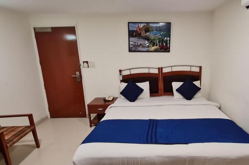 בית מלון כפרי Divine Admire Opp Gurudwara Sahib In Taimoor Nagar Friends Colony