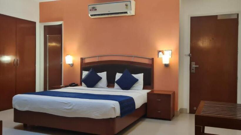 בית מלון כפרי Divine Admire Opp Gurudwara Sahib In Taimoor Nagar Friends Colony