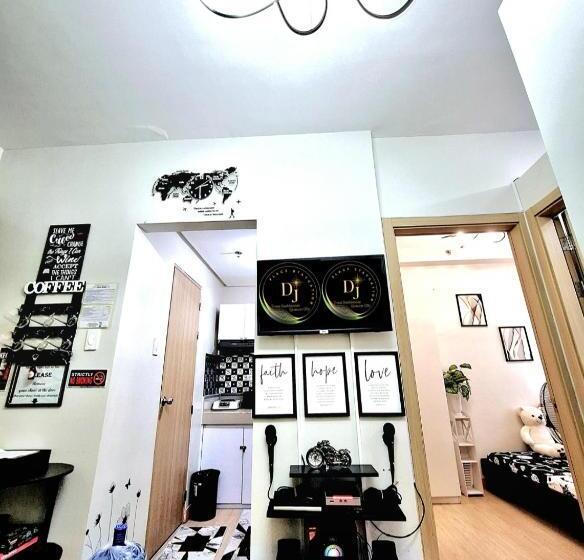 هتل Dj Place Staycation In Quezon City At Trees Residences