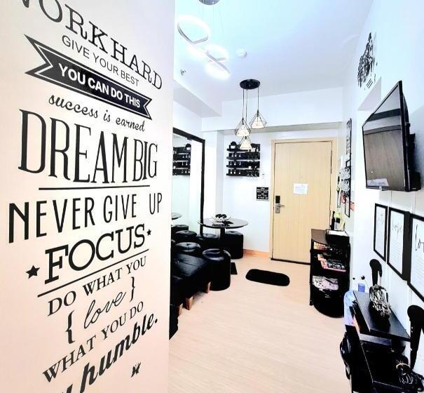 هتل Dj Place Staycation In Quezon City At Trees Residences