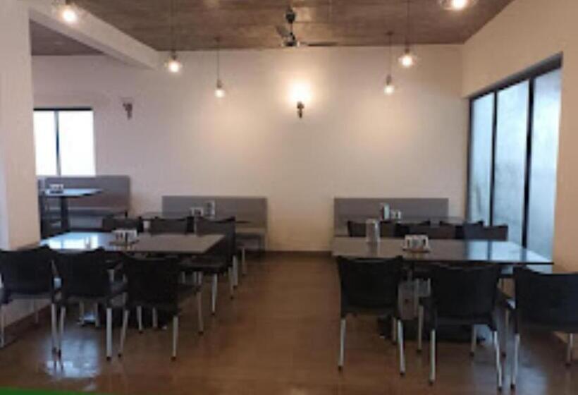 בית מלון כפרי Durvankur Amboli