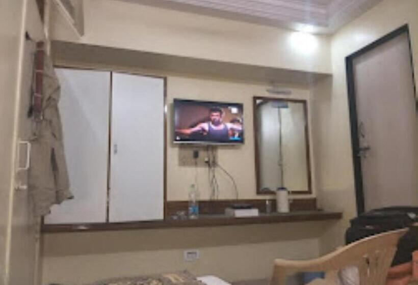 호텔 Dwarkamai, Dhule