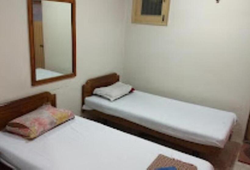 호텔 Dwarkamai, Dhule