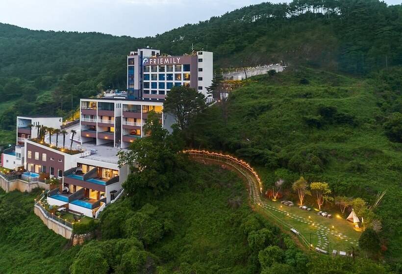 호텔 Friemily Poolvilla &