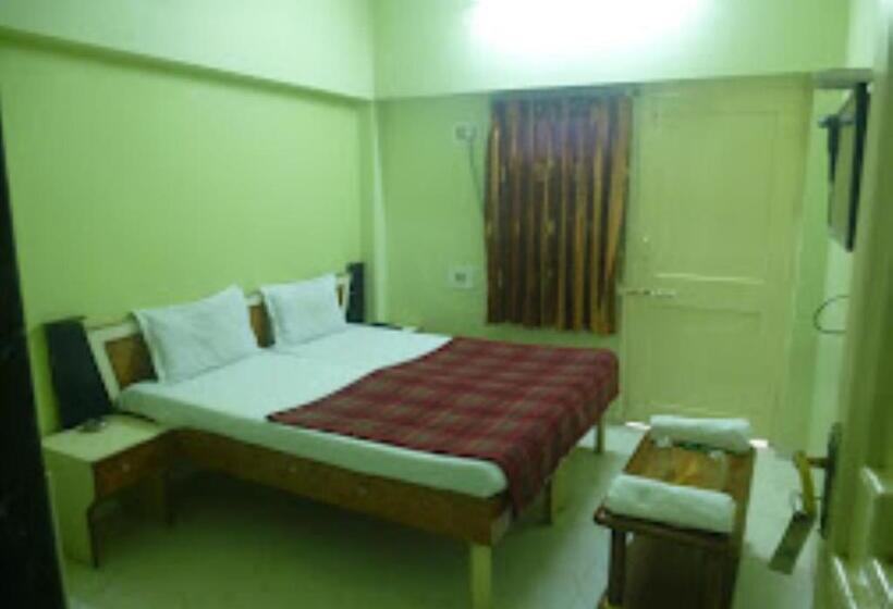 בית מלון כפרי Golden Palace Jalgaon