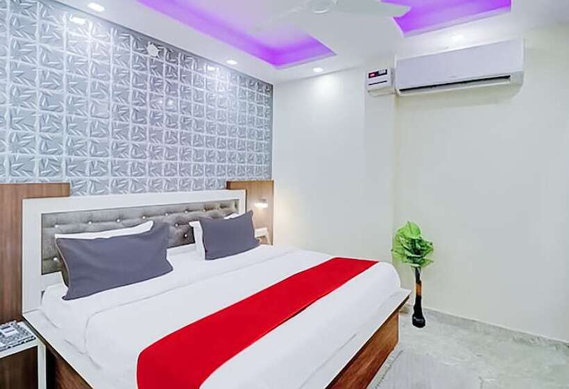 Roomshala 176 Hotel Green Palace