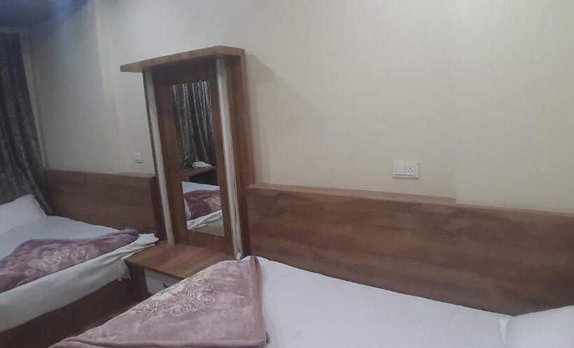 Отель Gupta Avenue