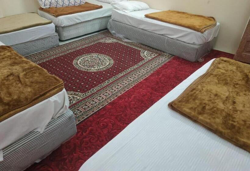 هتل Holud