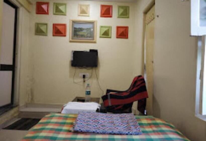 בית מלון כפרי New Bombay Lodge Akola