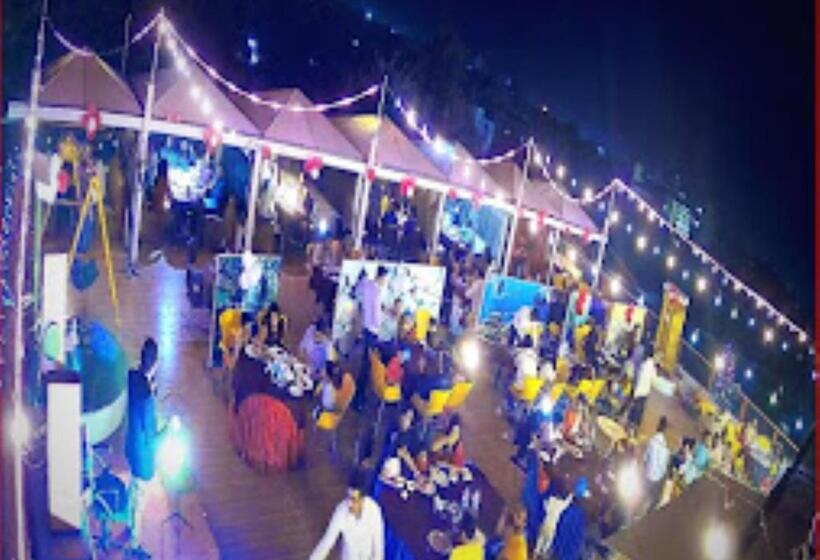 בית מלון כפרי New Regal Palace Jalgaon