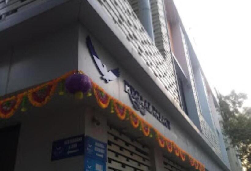 בית מלון כפרי New Regal Palace Jalgaon