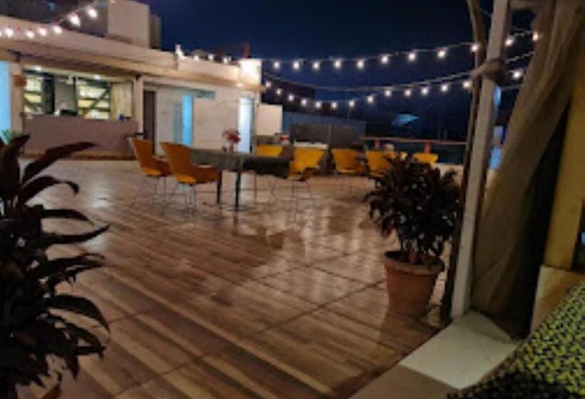 בית מלון כפרי New Regal Palace Jalgaon