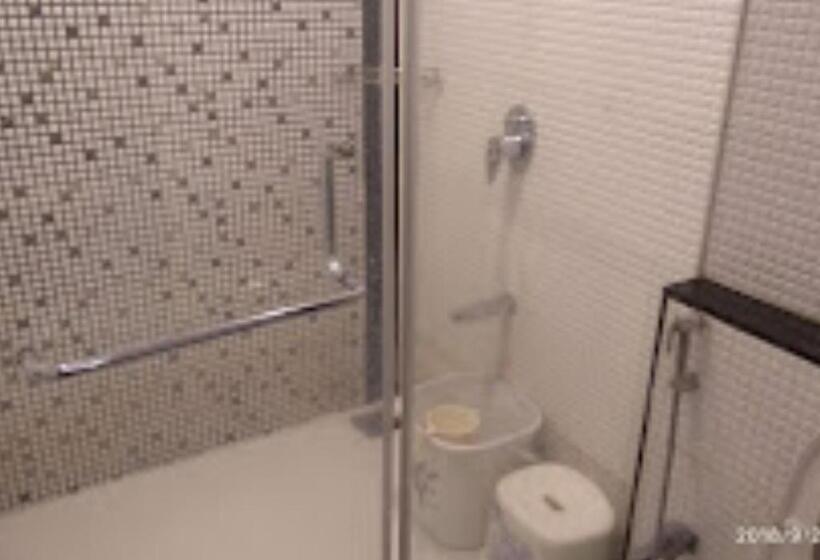 בית מלון כפרי New Regal Palace Jalgaon