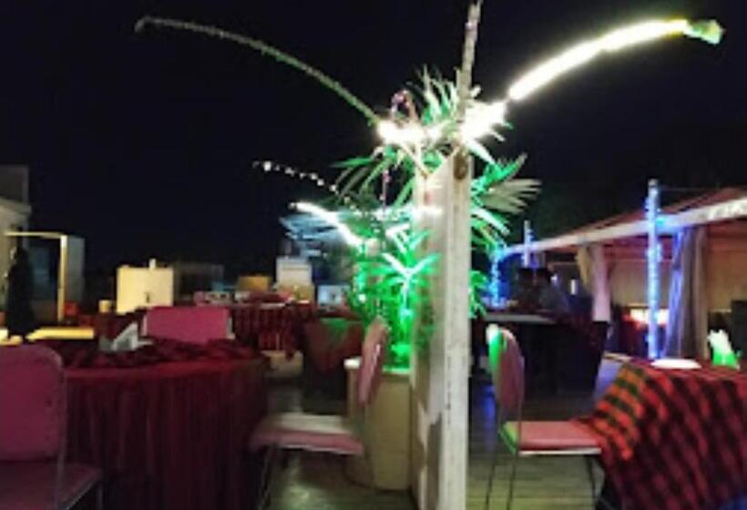ホテル New Regal Palace Jalgaon
