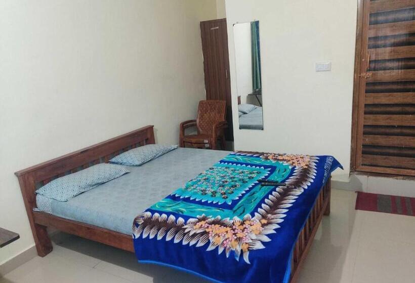 בית מלון כפרי Oyo Navarang Boarding And Lodging