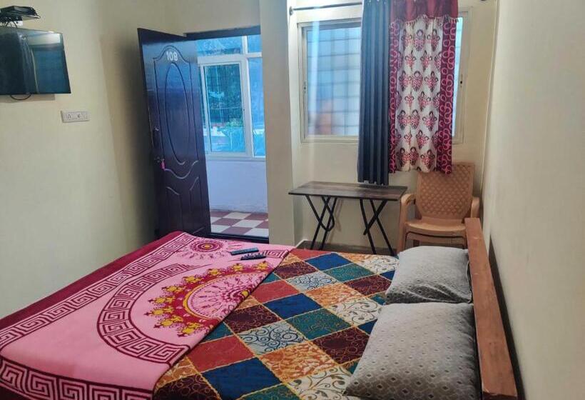 Отель Oyo Navarang Boarding And Lodging