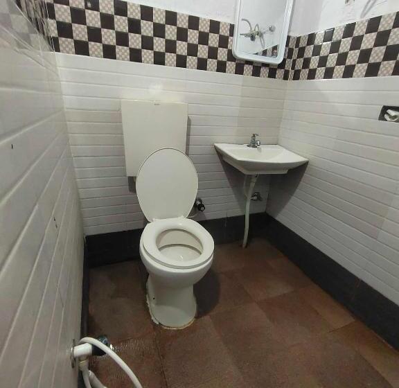 Отель Oyo Navarang Boarding And Lodging