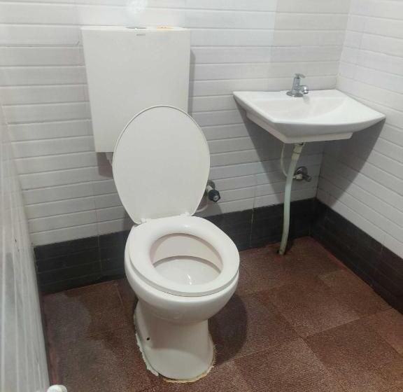 Отель Oyo Navarang Boarding And Lodging