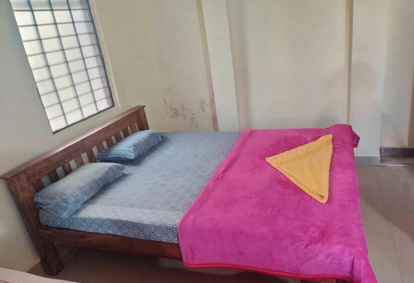 בית מלון כפרי Oyo Navarang Boarding And Lodging