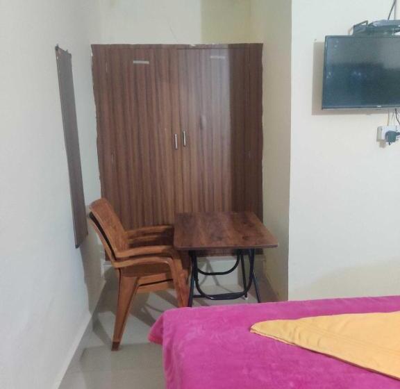 Отель Oyo Navarang Boarding And Lodging