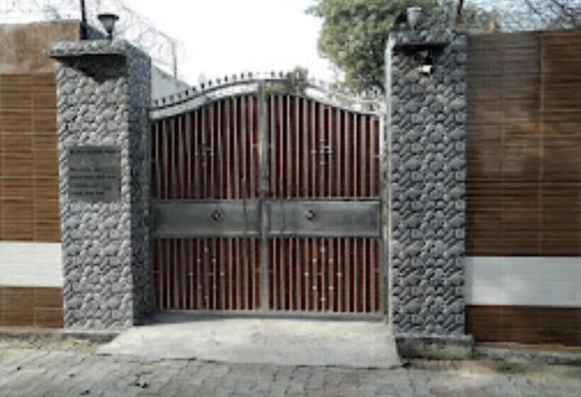 فندق Radha Krishna Dham Beside Iskon Gowsala,vrindavan