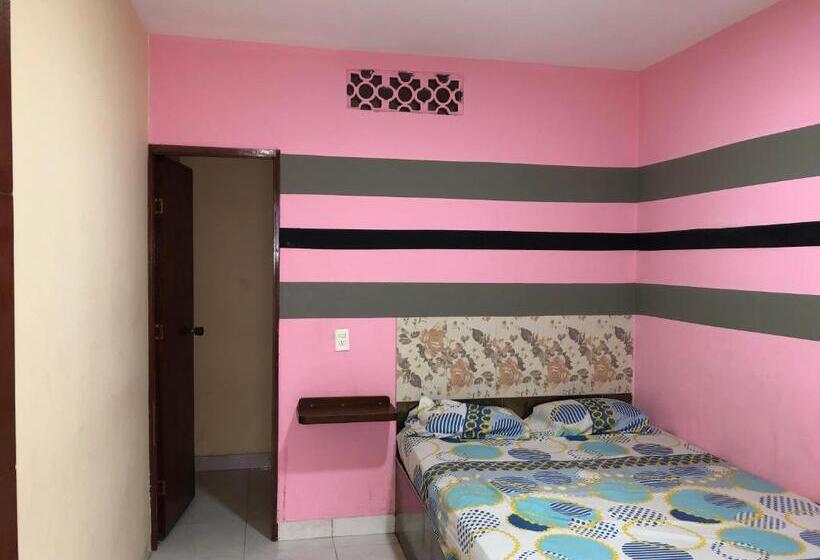 هتل Rey Leon De Oros