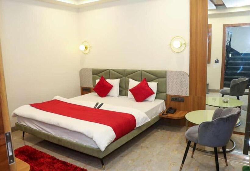 ホテル Satpura Inn