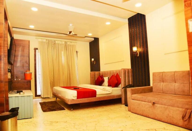 ホテル Satpura Inn