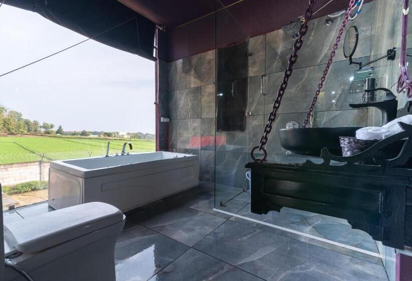 בית מלון כפרי Shalom Corbett’s Hillside Hideaway