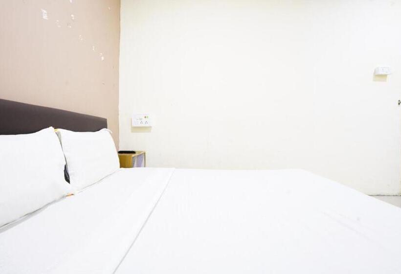 ホテル Khushi Bhimrad Althan