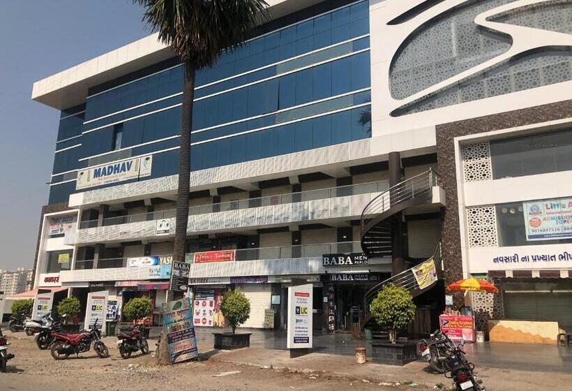 ホテル Khushi Bhimrad Althan