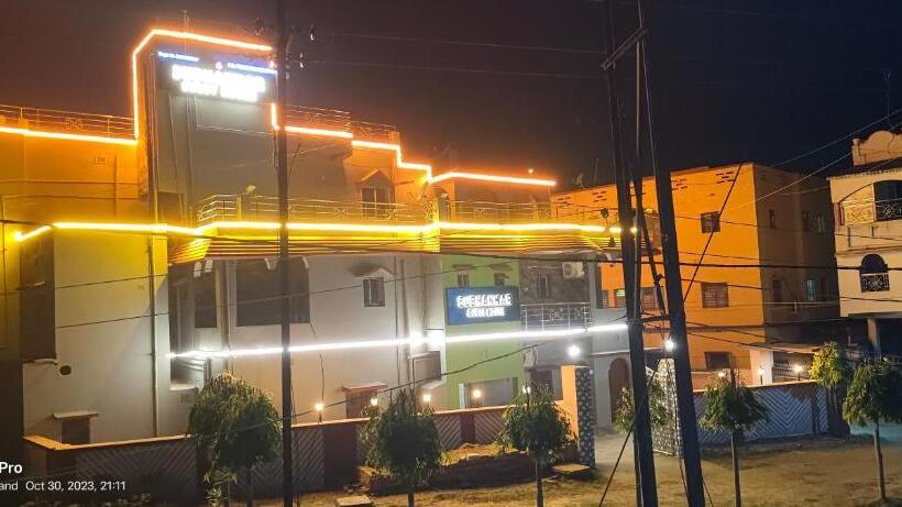 Отель Subhankar Guest House